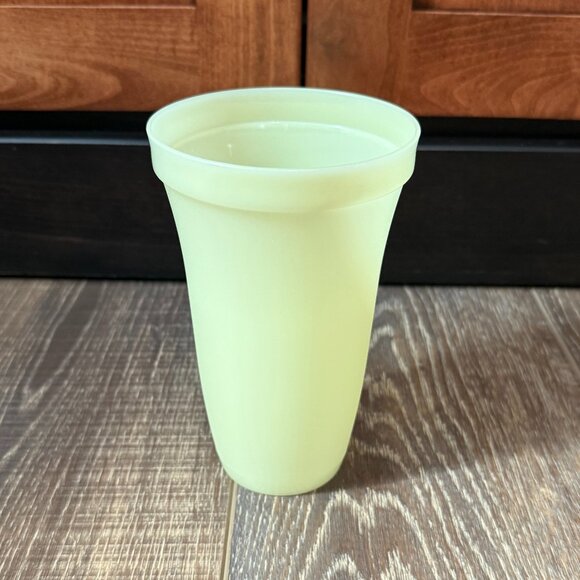 Tupperware Quick Shake Container with Insert - Picture 6 of 16